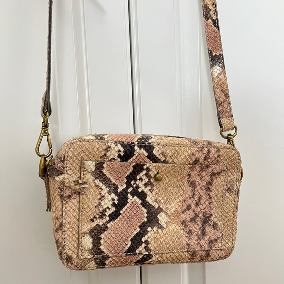 Madewell Transport Camera Bag: Snake Embossed Leather Edition - Picture 3 of 6